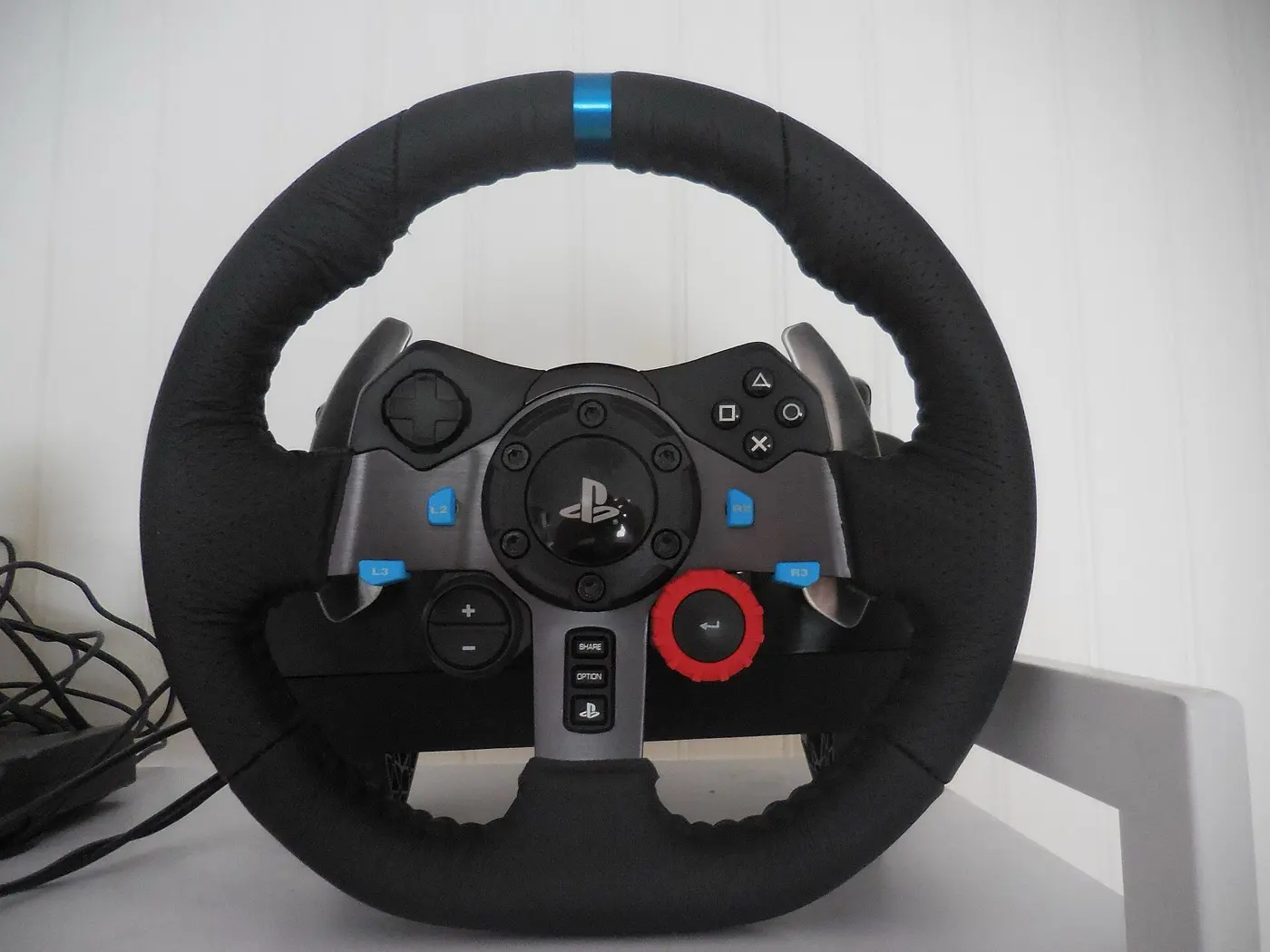 Racing steering wheel with paddle shifters